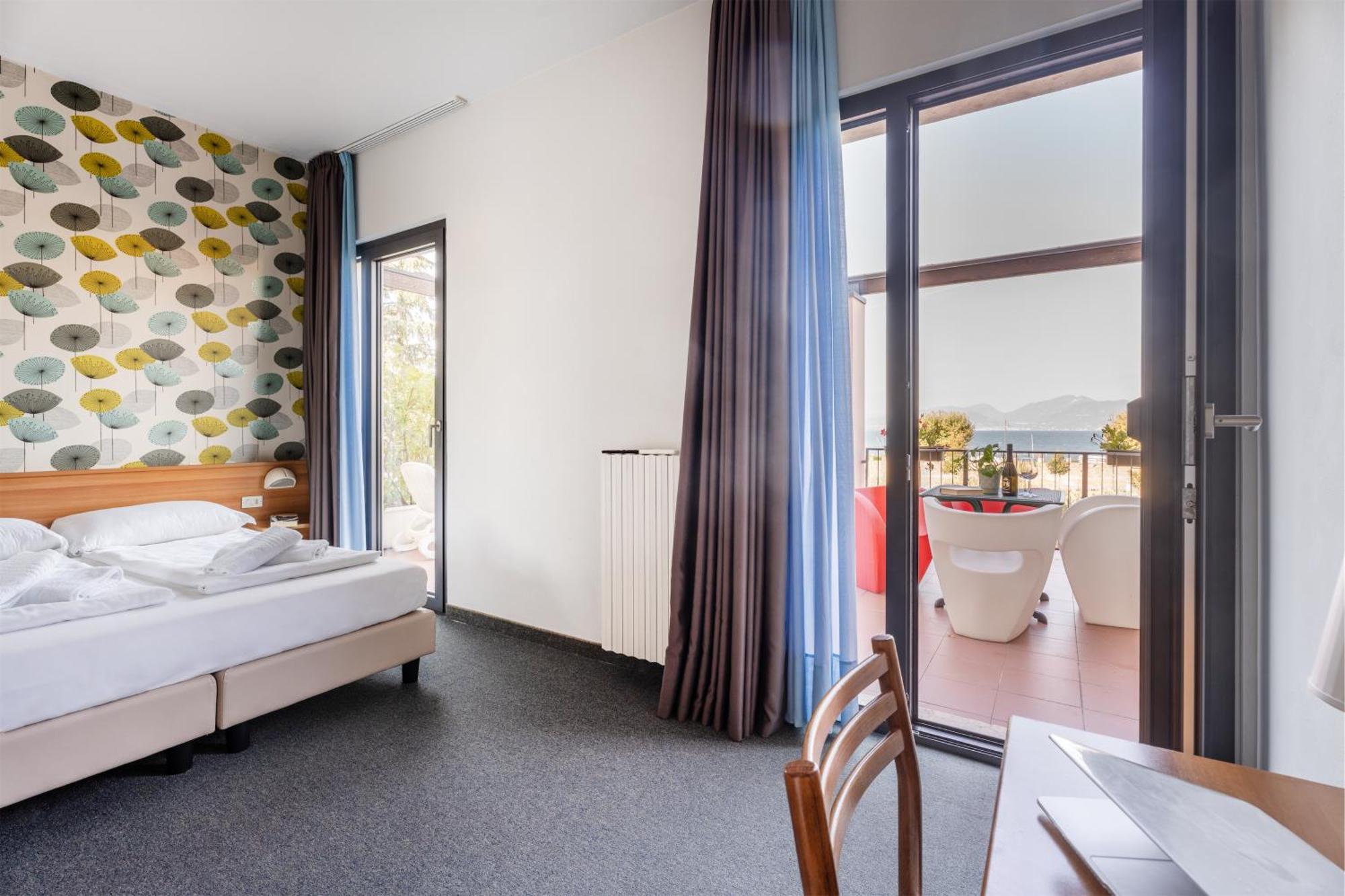 Doppel-/Zweibettzimmer mit eigener Terrasse